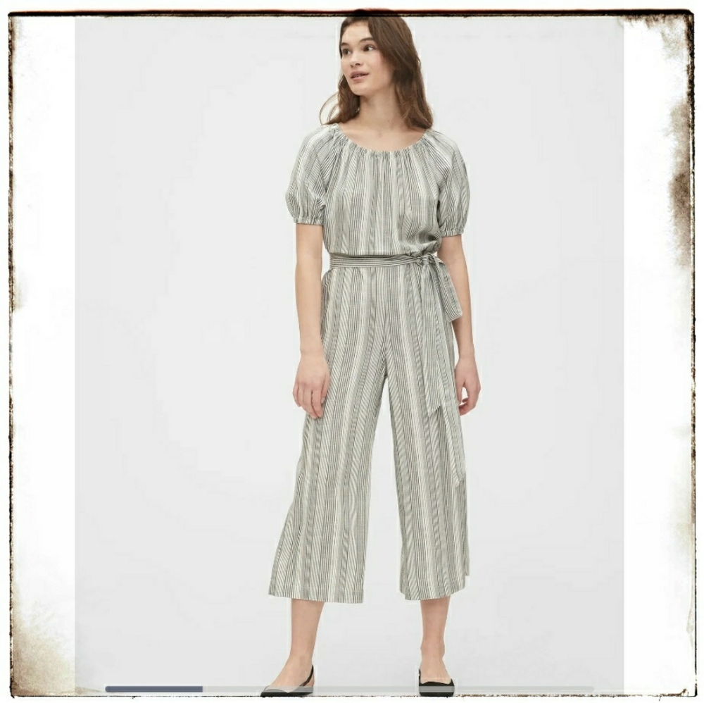 NWT GAP striped puffy sleeve jumpsuit